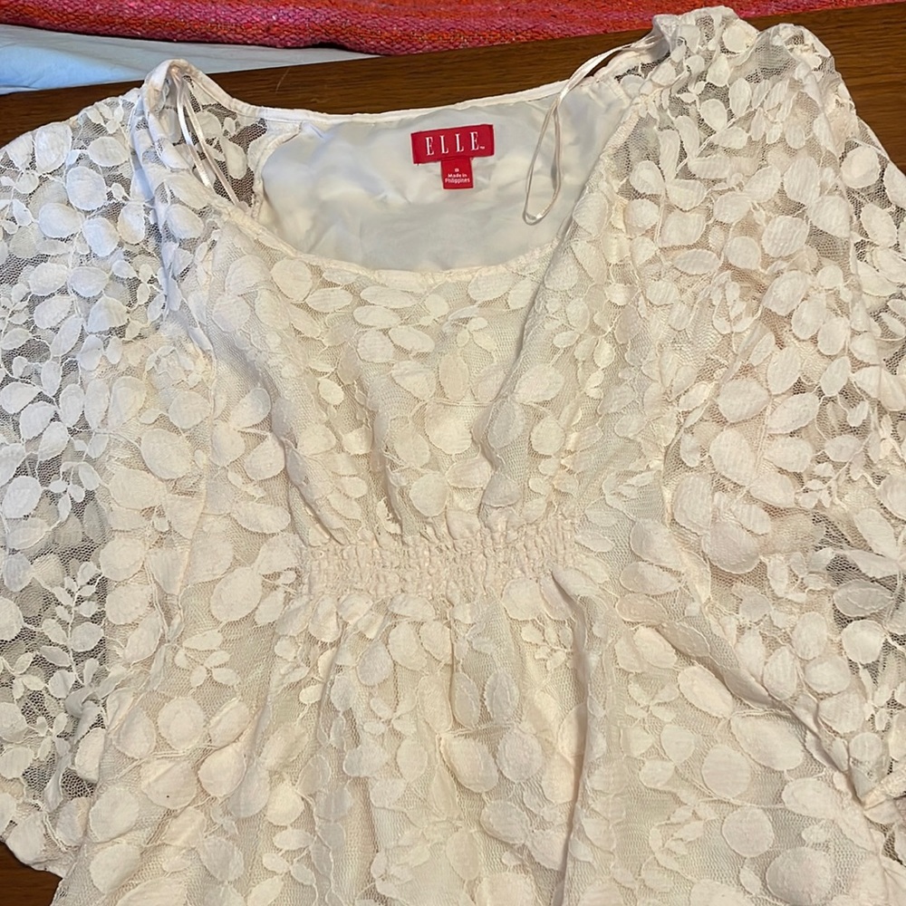 Very pretty top. Flower embroidery design. Size small. Work a couple times.